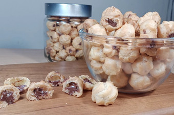 Bagaimana Menyiapkan Sus kering mini isi cokelat Wajib Dicoba