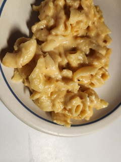 A picture of Mac N Cheese.