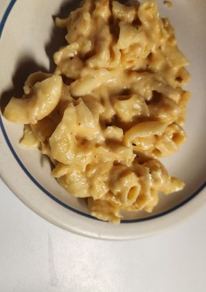 A picture of Mac N Cheese.