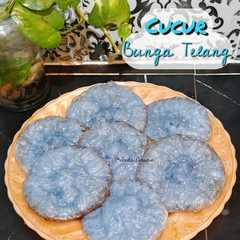 A picture of Cucur Bunga Telang.