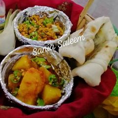 A picture of Khatte Aloo and Hari Mirch Qeema.