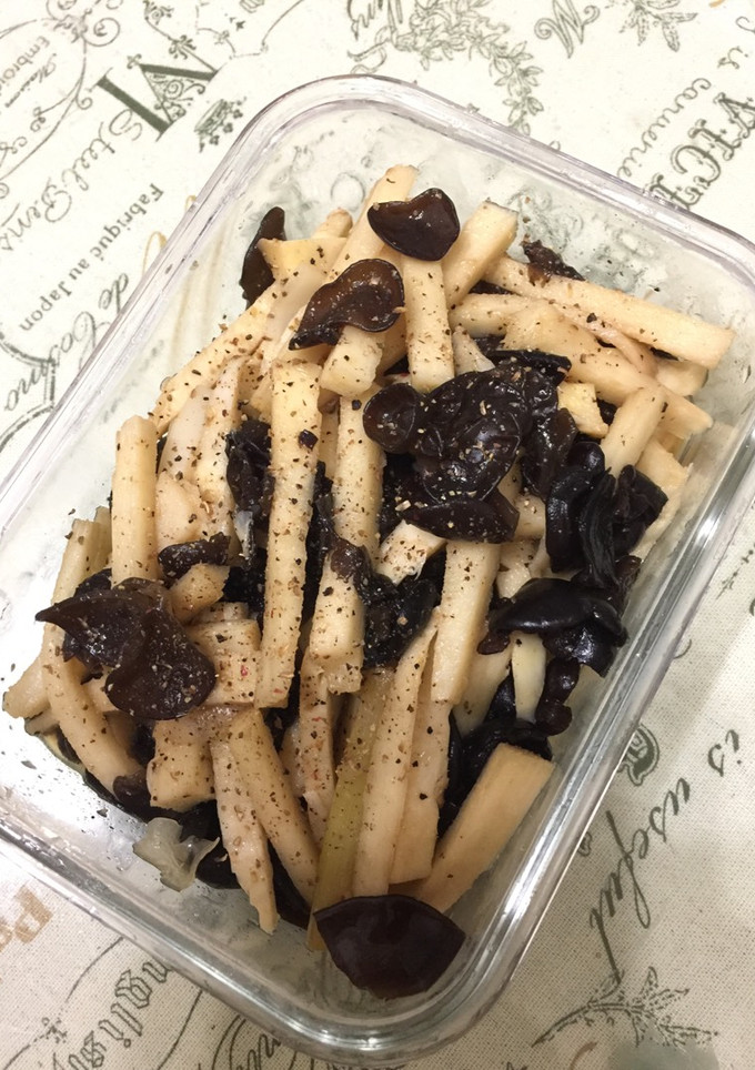 涼拌菜～～鮮筍拌木耳 的食譜成品照片