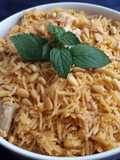 رز على دجاج مع صلصة الطماطم