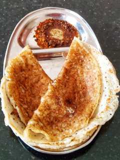 மீந்த சாதம் தோசை(leftover rice dosa recipe in tamil) செய்முறை முக்கிய புகைப்படம்