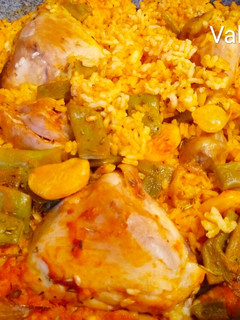 Una foto de Paella de pollo fácil