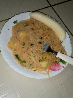 A picture of Fresh spaghetti with banana.