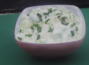 Foto principal de Ensalada de pepino, manzana y yogurt griego