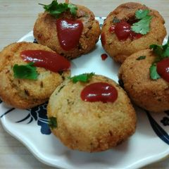 A picture of Sooji Vada / Rava Vada.