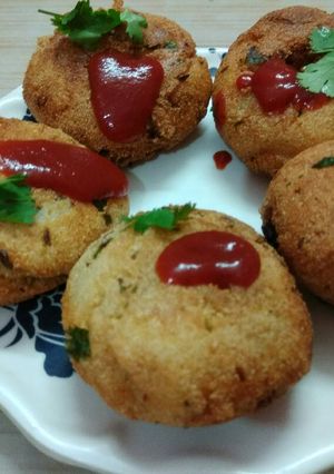 A picture of Sooji Vada / Rava Vada.