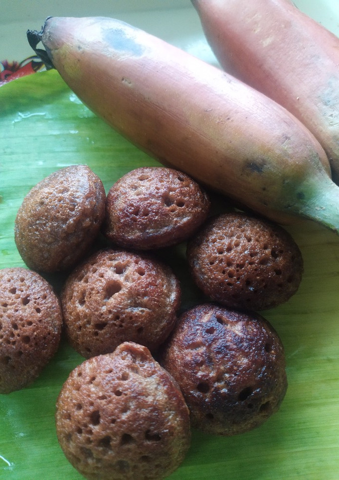செவ்வாழை பழ கருப்பட்டி குழி பணியாரம் செய்முறை முக்கிய புகைப்படம்