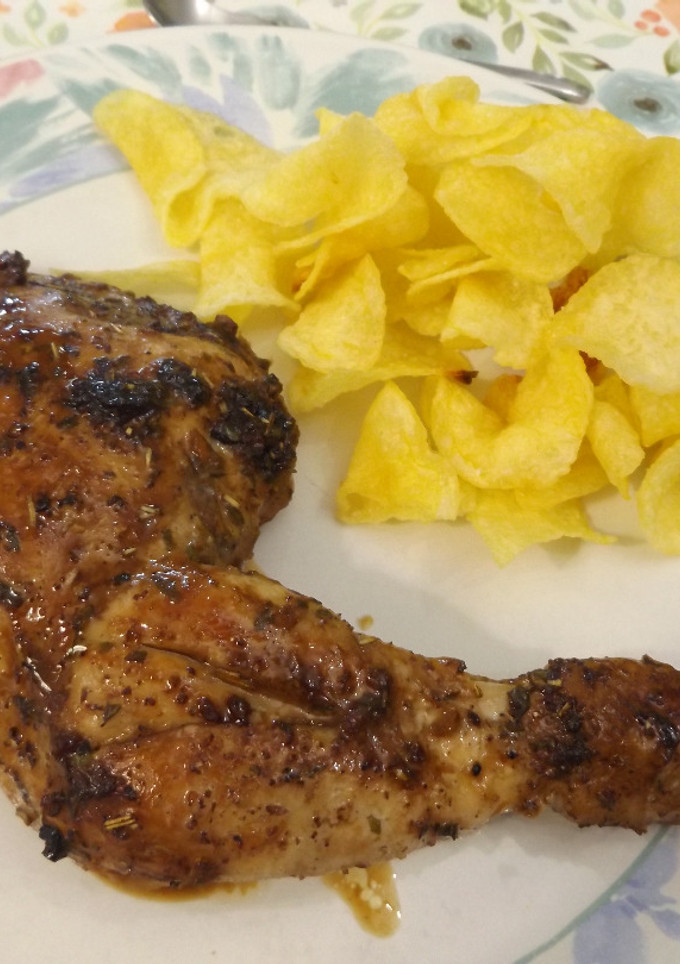 Una foto de Muslos de pollo al horno con limón, tamari y vino blanco