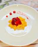 Bánh waffle cà rốt sốt dâu