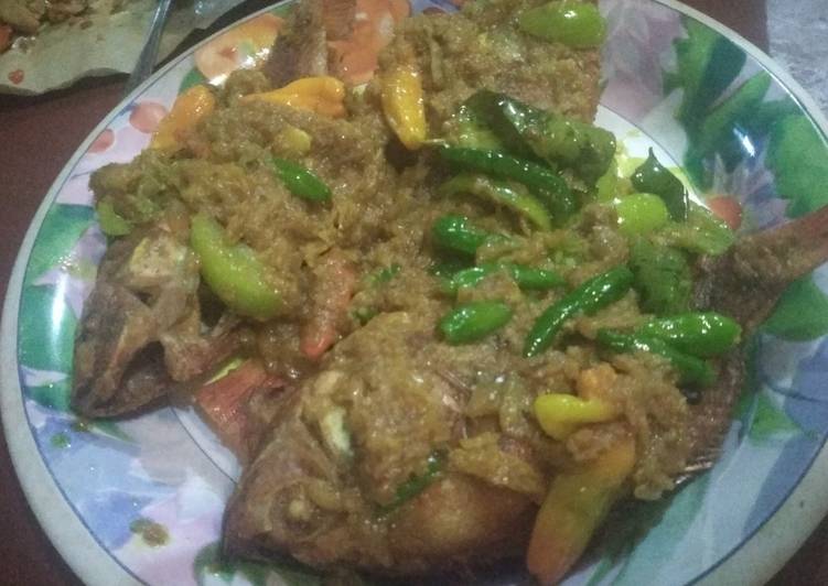 Bahan-bahan Mujaer nila bumbu pesmol kata adek sih 😅 yang lezat dan Mudah Dibuat