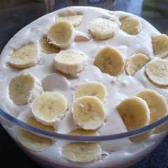 Una foto de Postre plátano durazno