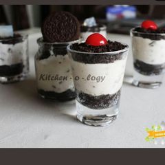 A picture of Oreo Glass Cheesecake.