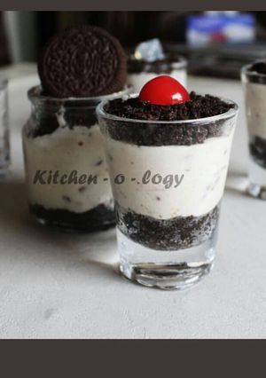 A picture of Oreo Glass Cheesecake.