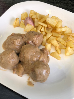 Una foto de Albóndigas con salsa