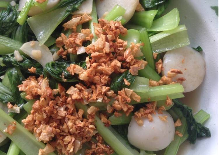 #20 - Tumis sawi baso ikan tabur bawang putih goreng