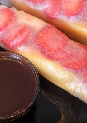 Une photo de Rouleaux de printemps aux fruits (mangue, banane, ananas, fraises) (vegan)
