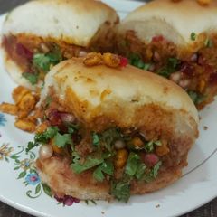A picture of Kuttchi Dabeli.