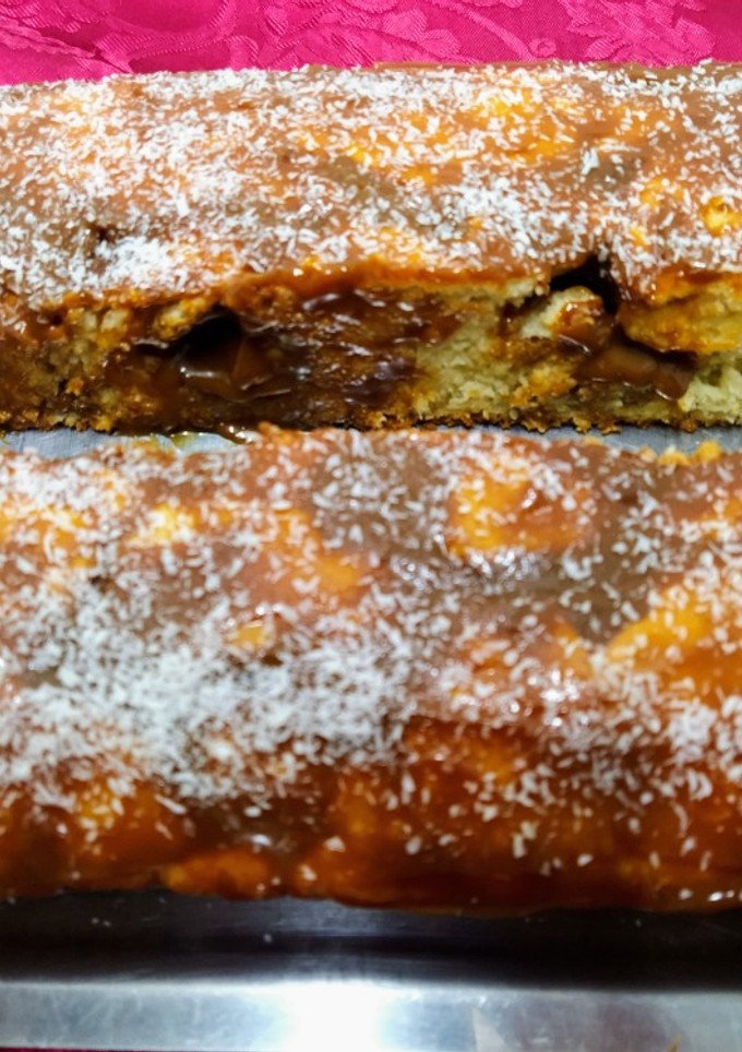 Una foto de Budín de coco con corazón de dulce de leche
