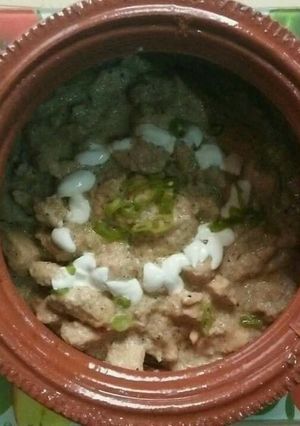 A picture of White creamy Chicken Handi😋🐔.