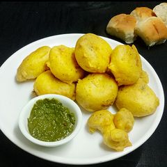 A picture of Batata vada.