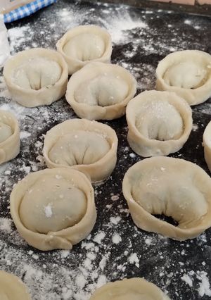 Una foto de Agnolottis de espinaca y ricota con masa súper fácil