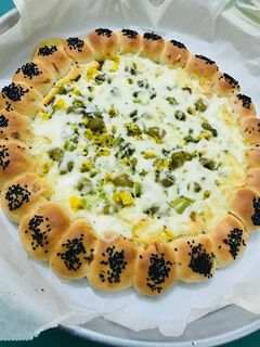 صورة لوصفة بيتزا بالخضار محشية عالاطراف 🍕🧀