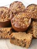 Muffin ubriachi con uvetta e granella di nocciole
