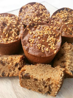 Foto di Muffin ubriachi con uvetta e granella di nocciole