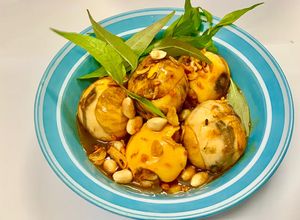 Hình của món Hột Vịt Lộn Sốt Mắm Tắc.