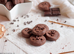 Foto di Biscotti al Cioccolato al Microonde, Senza Uova e Burro