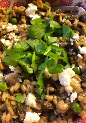 A picture of Mushroom and pea spelt risotto.
