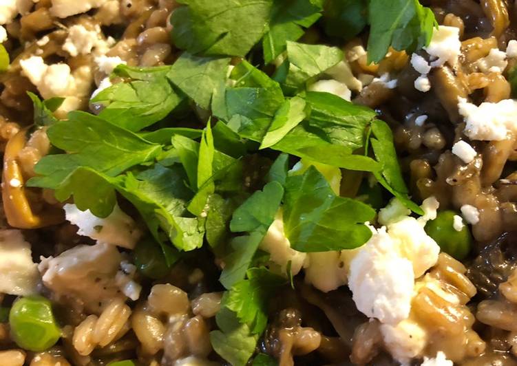 Mushroom and pea spelt risotto