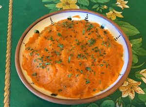 Une photo de Purée de carottes aux épices, ail et persil