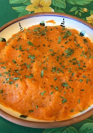 Une photo de Purée de carottes aux épices, ail et persil