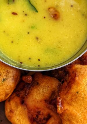 ટામેટાંના ભજીયાં(tomato pakora recipe in Gujarati) રેસીપી મુખ્ય ફોટો