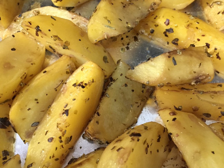 Cara Gampang Membuat Potato Wedges Simple yang Bikin Ngiler