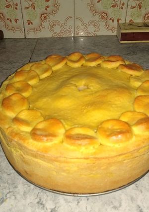 Una foto de Tarta alta de jamón, queso, tomate y huevo