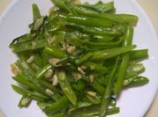 A picture of onion french beans