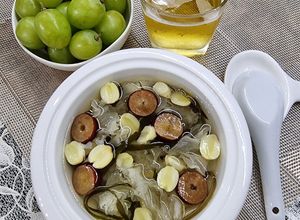 Hình của món Chè táo đỏ nấm tuyết hạt sen mộc nhĩ phổ tai.