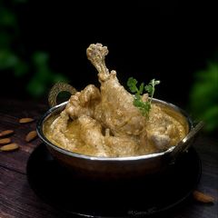 A picture of Almond Malai Murgh Curry.