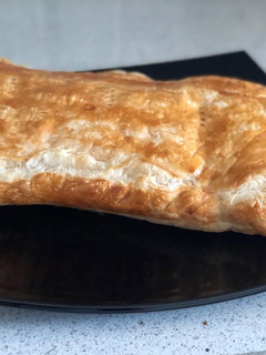 Una foto de Hojaldre de pavo y queso