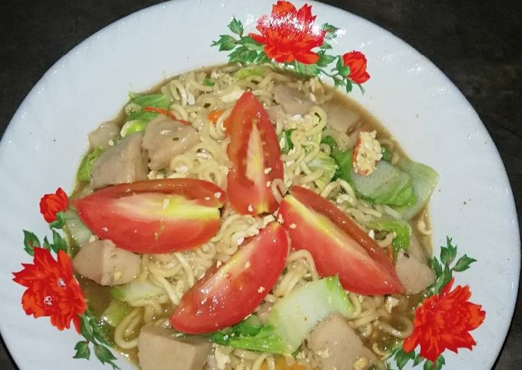 Mie sawi bakso ikan