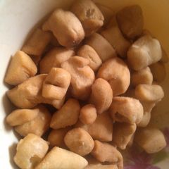 A picture of Chin chin.