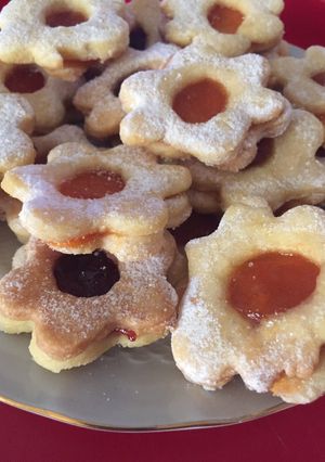 O poză a rețetei Linzer cu gem.