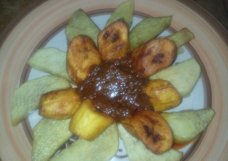 Steps to Prepare Homemade Fried yam,plantain with stew