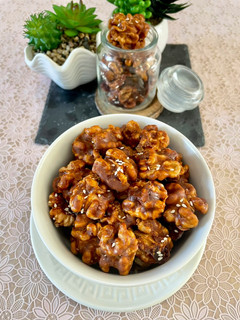 A picture of Caramelized Walnuts.