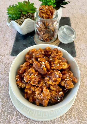 A picture of Caramelized Walnuts.